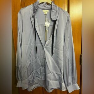 Sundance silk lilac blouse with black velvet neck tie. Size M. NWT